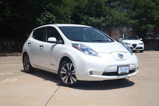 Used 2015 Nissan Leaf SL w/ Premium Package FWD image 3