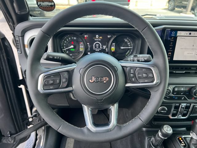 Used 2025 Jeep Wrangler Unlimited Sahara AWD/4WD image 14