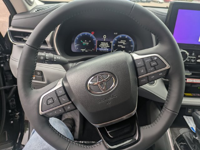 New 2026 Toyota Highlander Limited AWD/4WD image 18