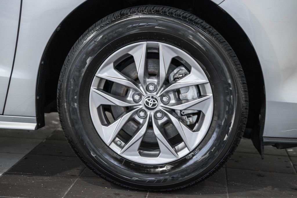 Used 2023 Toyota Sienna LE image 15