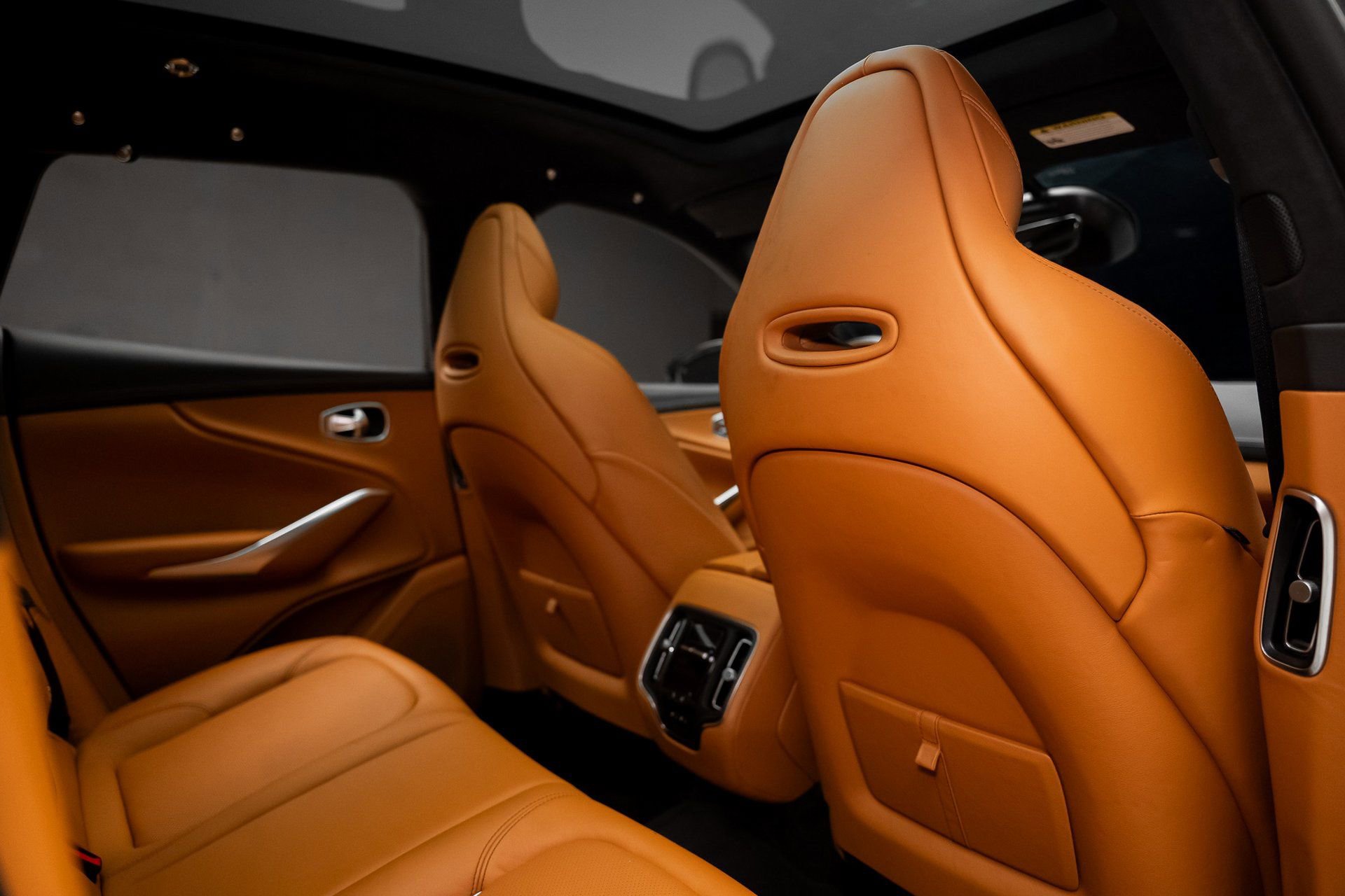 Used 2021 Aston Martin DBX image 66