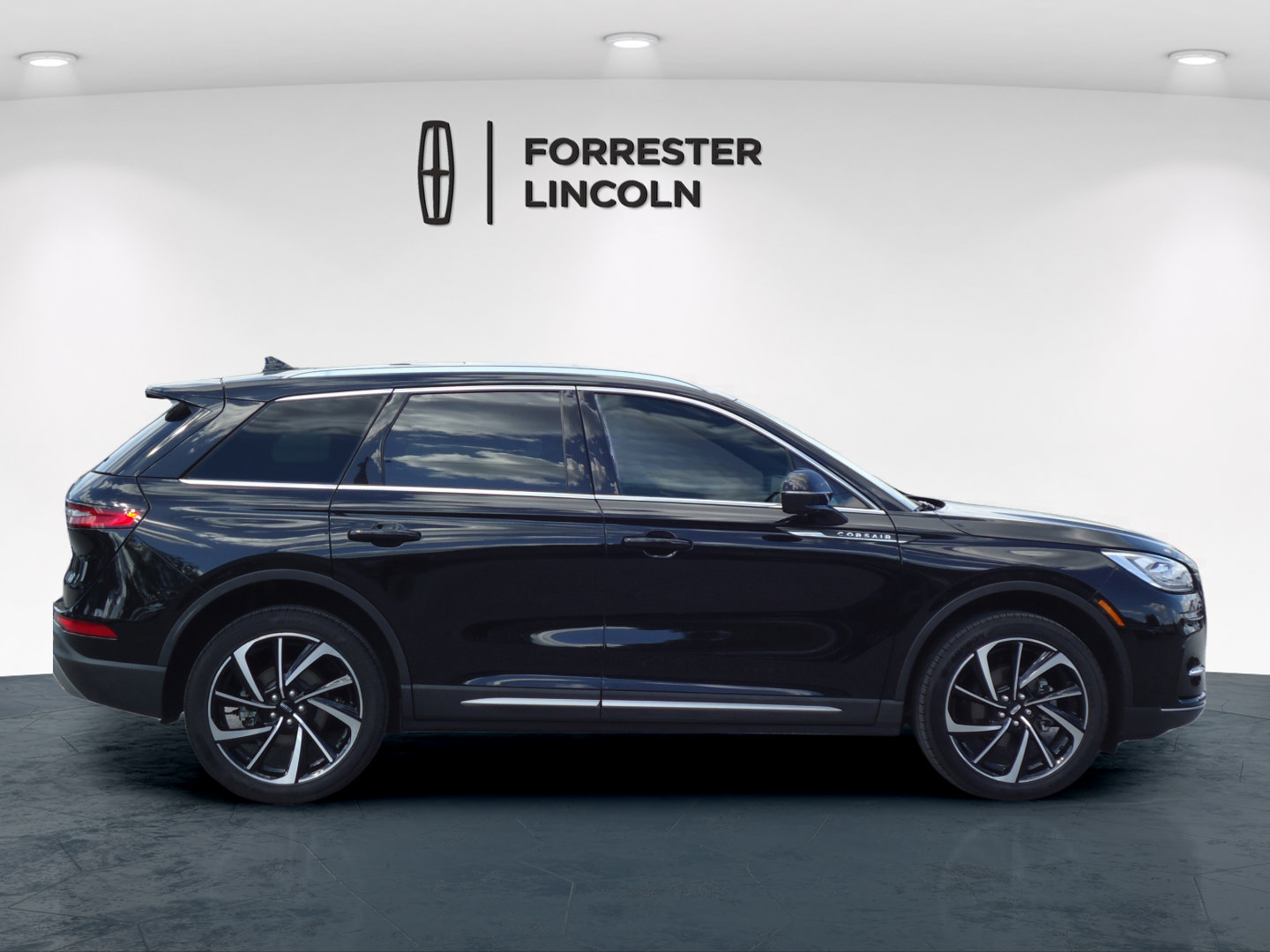 Certified 2023 Lincoln Corsair Reserve w/ Equipment Group 201A AWD/4WD image 2