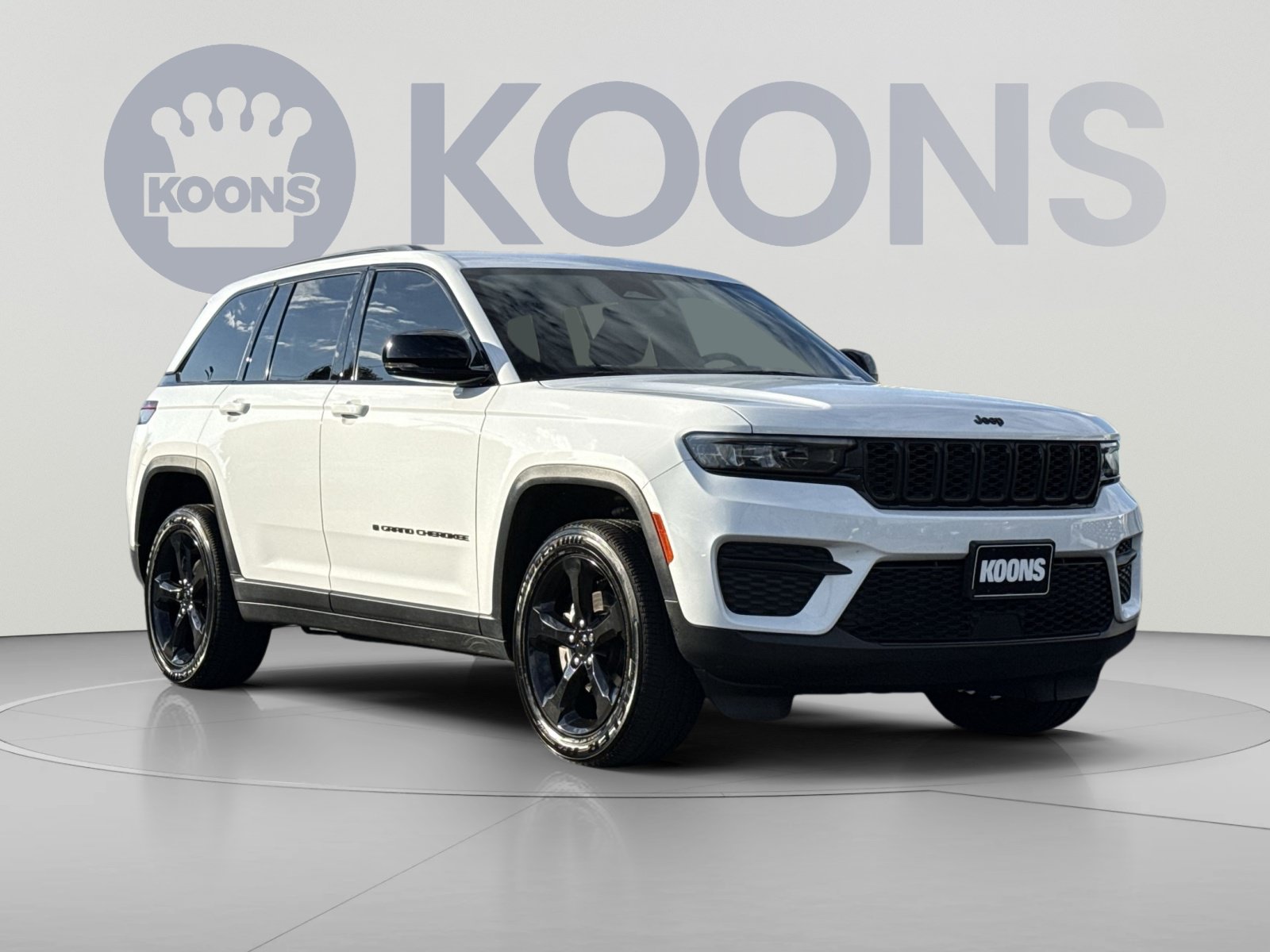 Used 2024 Jeep Grand Cherokee Altitude AWD/4WD image 10