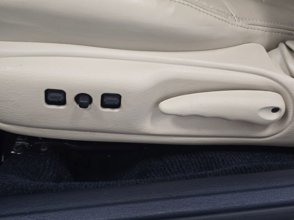 Used 2003 Chrysler Sebring Limited image 95