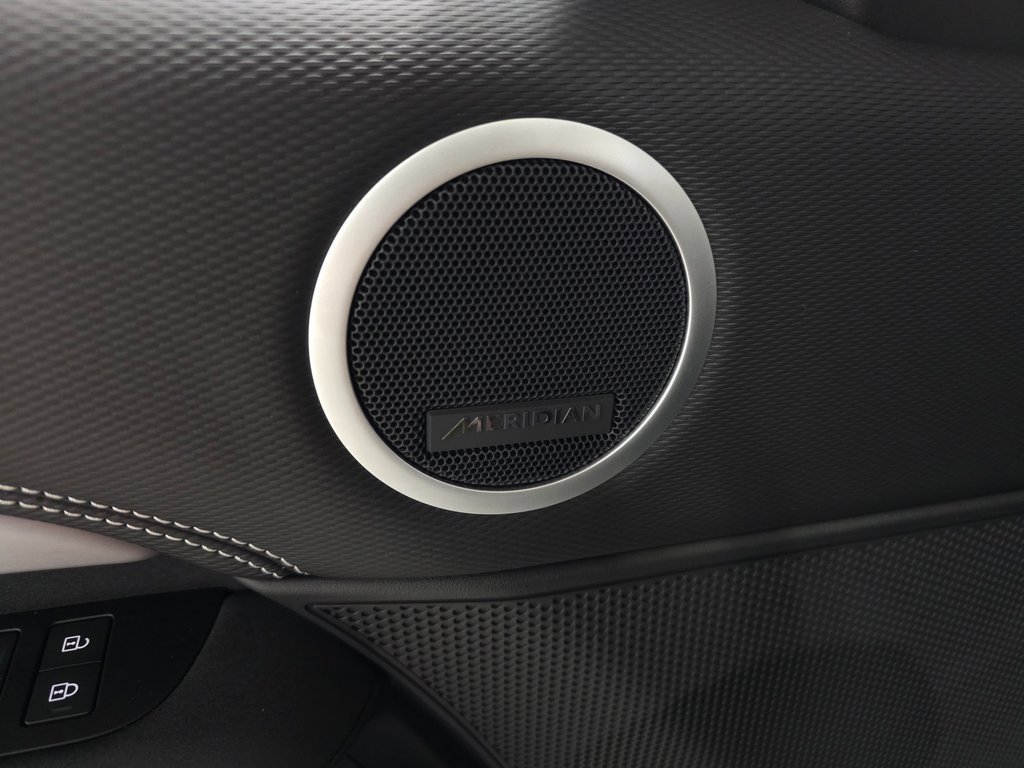 New 2025 Land Rover Discovery Dynamic SE image 14