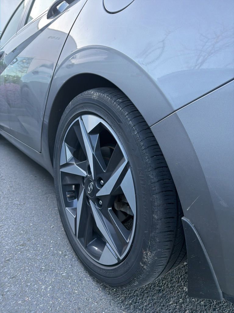 Used 2023 Hyundai Elantra Limited image 8