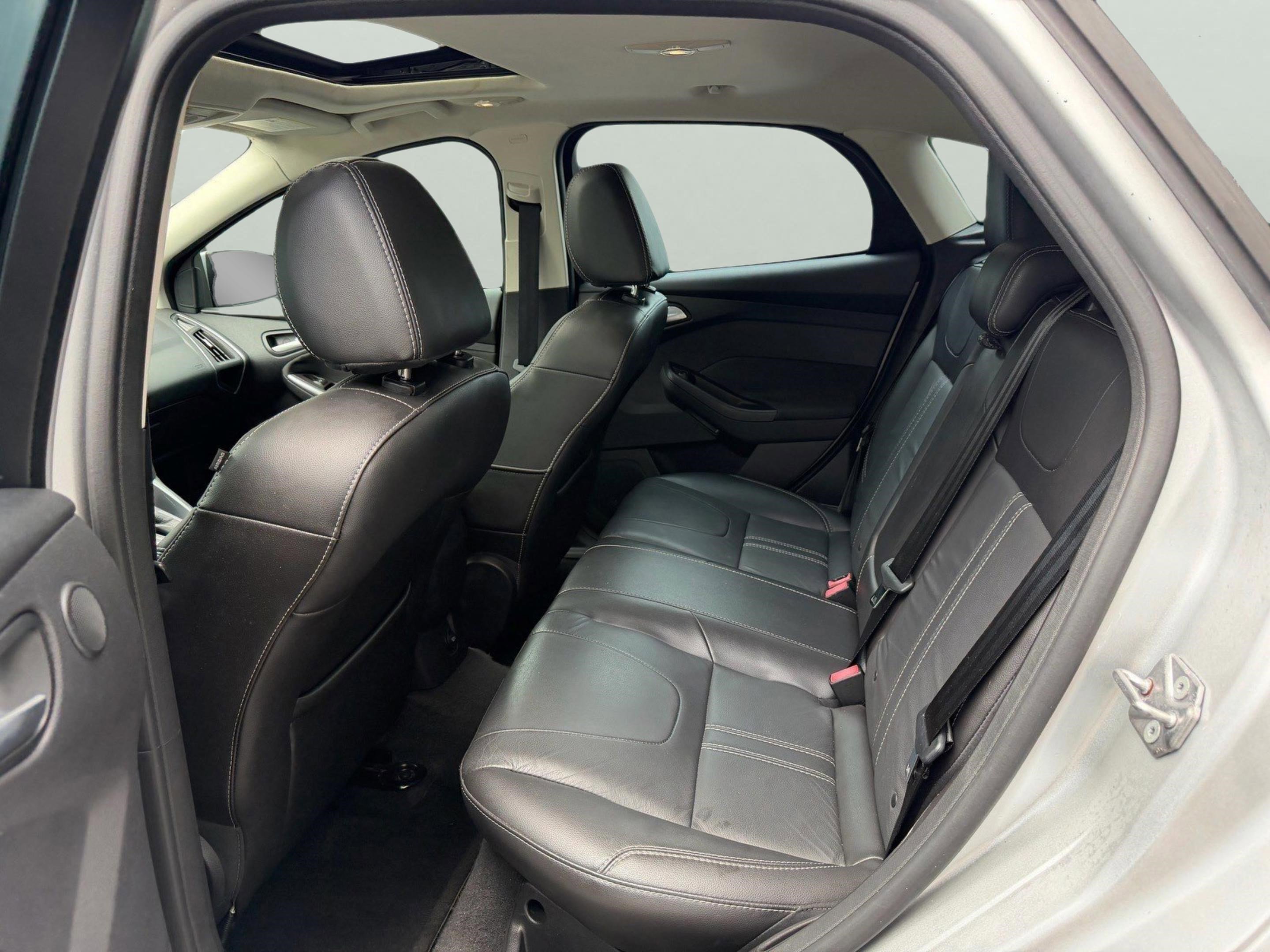 Used 2014 Ford Focus Titanium FWD image 12