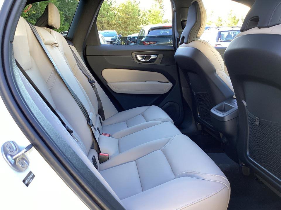 New 2027 Volvo XC60 B5 Plus AWD/4WD image 29
