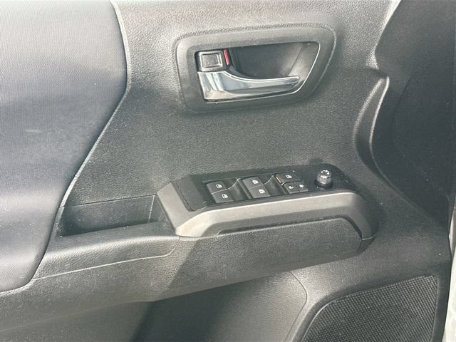 Used 2022 Toyota Tacoma TRD Sport w/ Technology Package AWD/4WD image 19