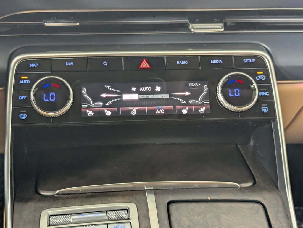 Used 2022 Genesis GV80 2.5T w/ Prestige Package 04 AWD/4WD image 19