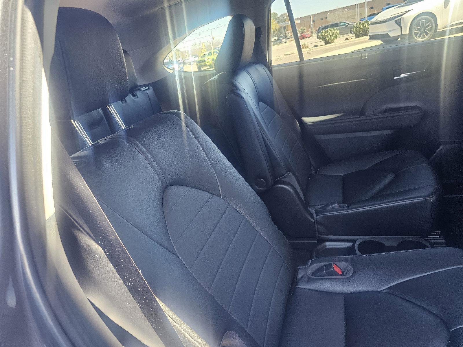 Used 2023 Toyota Highlander XLE image 19