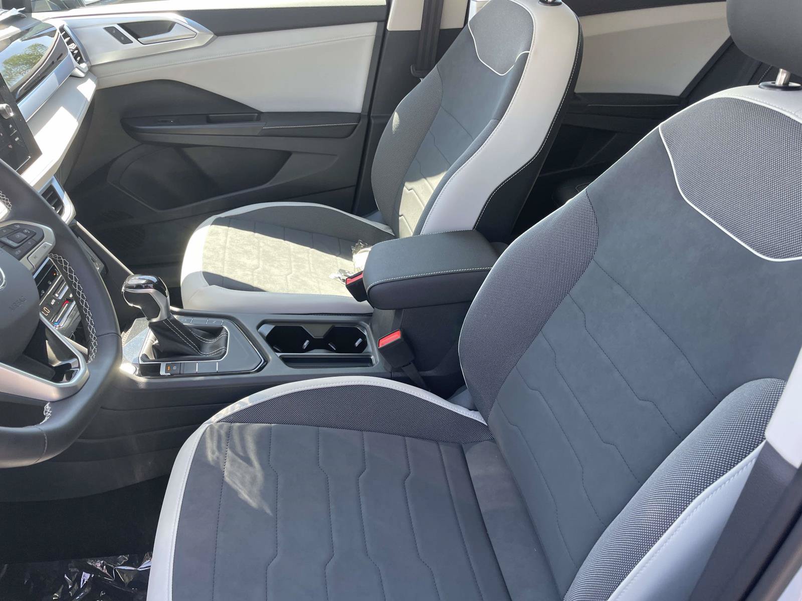 New 2026 Volkswagen Taos SE FWD image 19