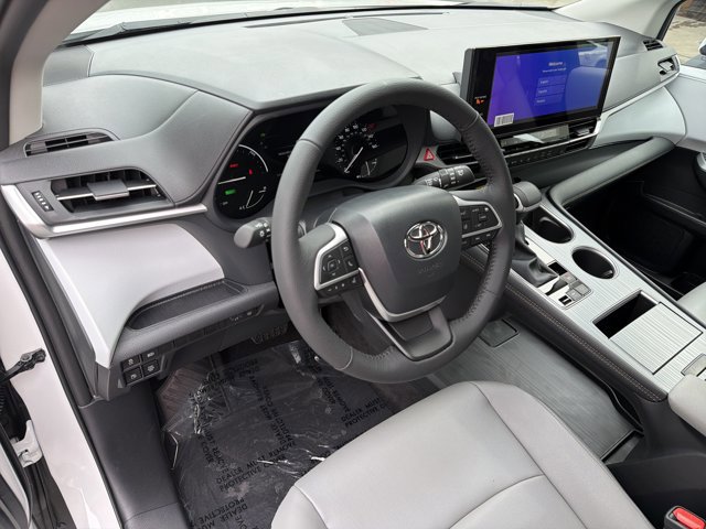 Certified 2025 Toyota Sienna XLE AWD/4WD image 13