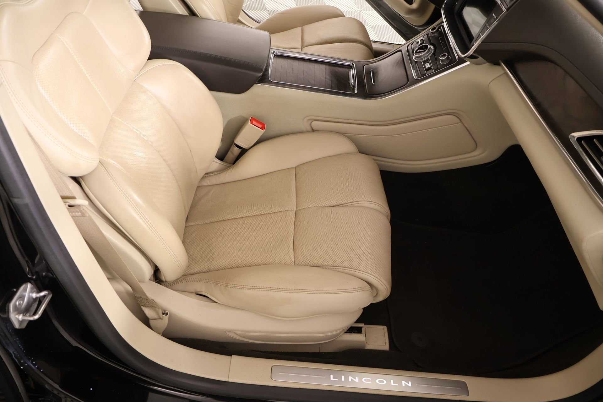 Used 2019 Lincoln Continental Reserve FWD image 13