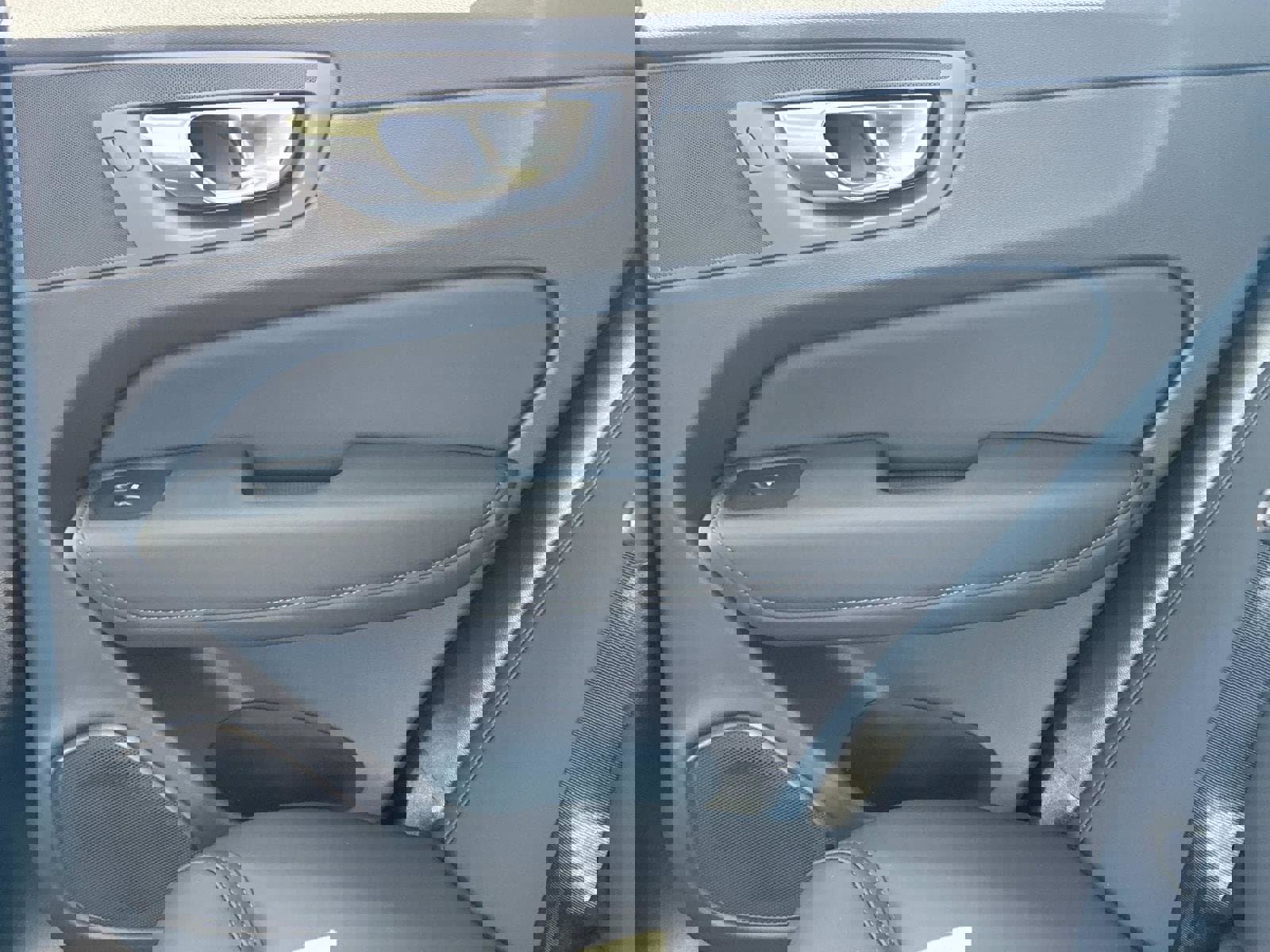 New 2026 Volvo XC60 B5 Plus w/ Climate Package image 15