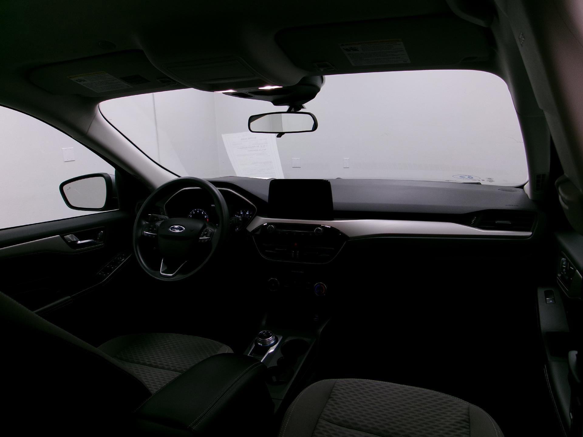 Used 2021 Ford Escape SE image 3