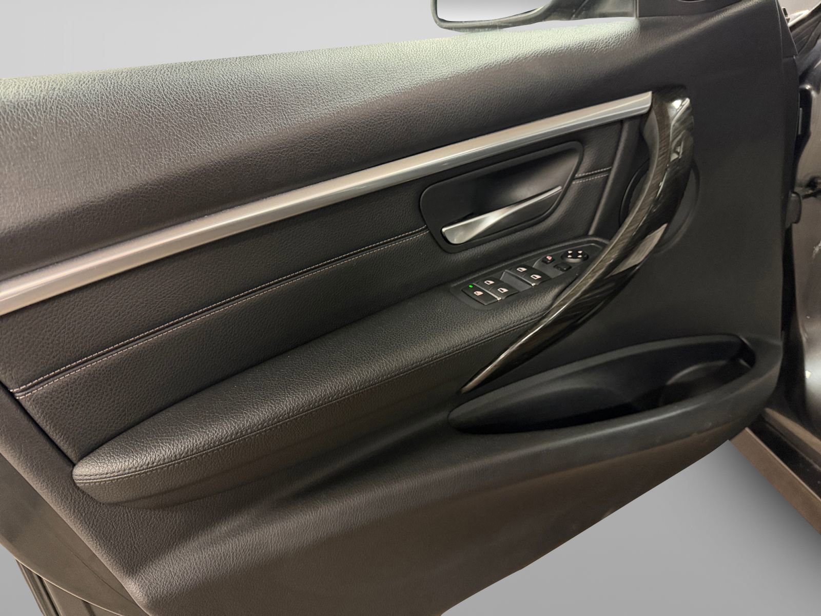 Used 2017 BMW 330i Sedan image 16