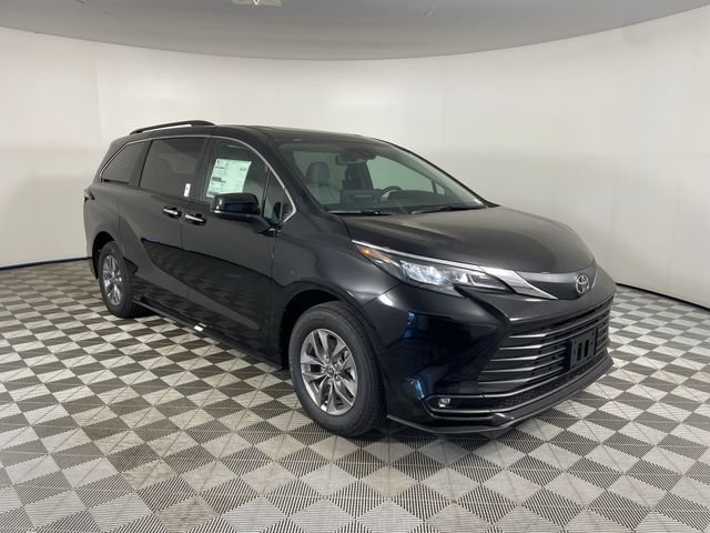 New 2026 Toyota Sienna XLE FWD image 14