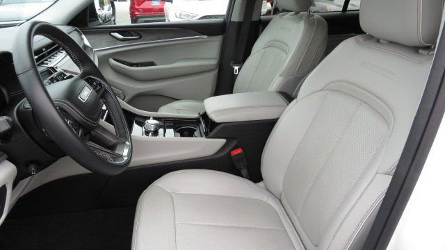 Used 2022 Jeep Grand Cherokee Overland image 4