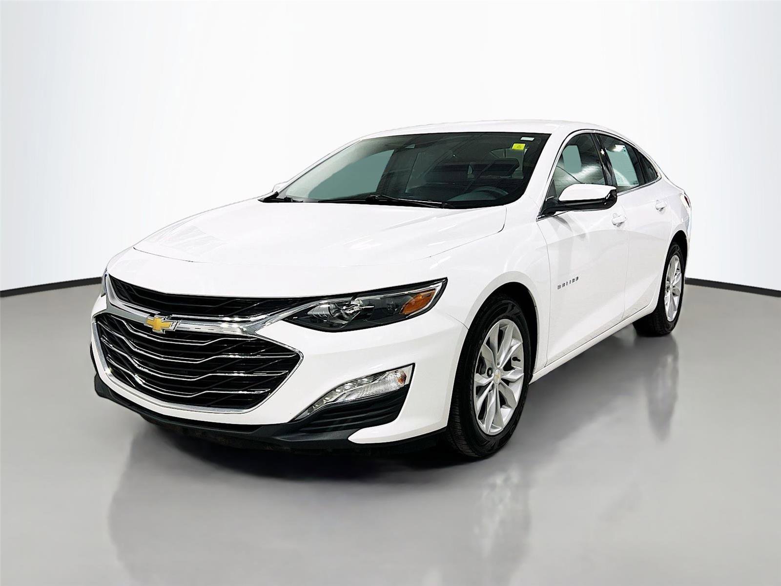 Used 2025 Chevrolet Malibu LT image 3
