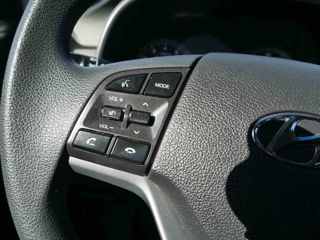 Used 2020 Hyundai Tucson SE w/ Winter Weather Package image 39