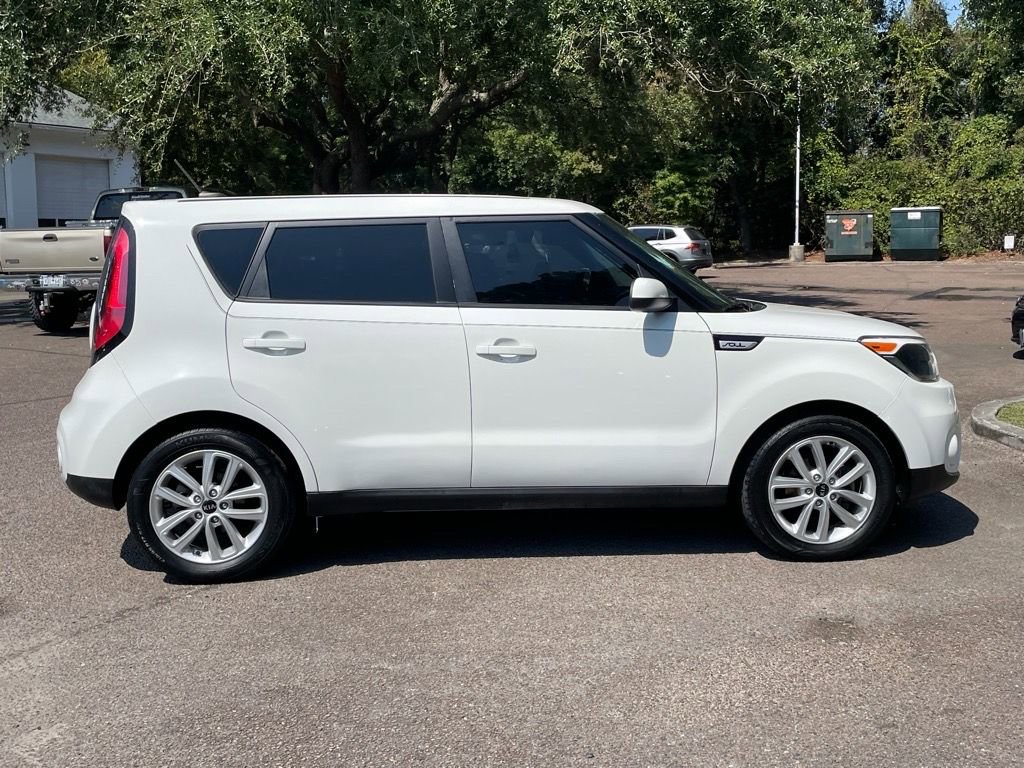 Used 2019 Kia Soul + image 2