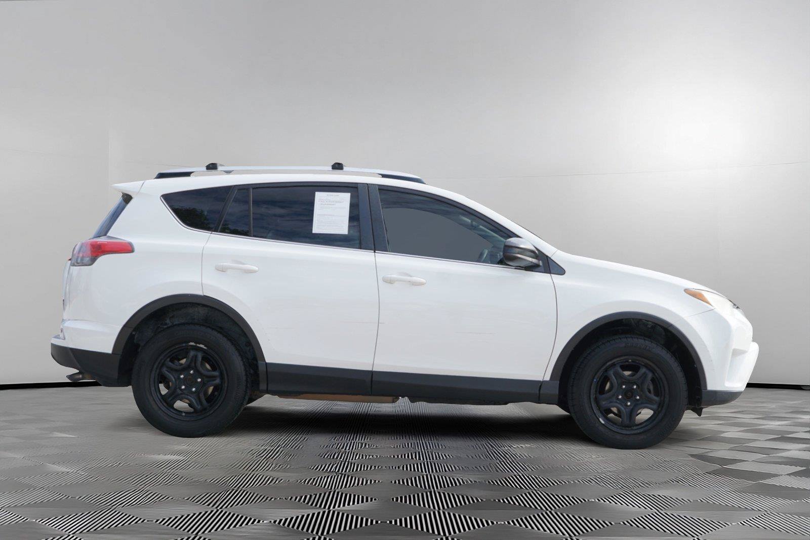 Used 2016 Toyota RAV4 LE FWD image 3