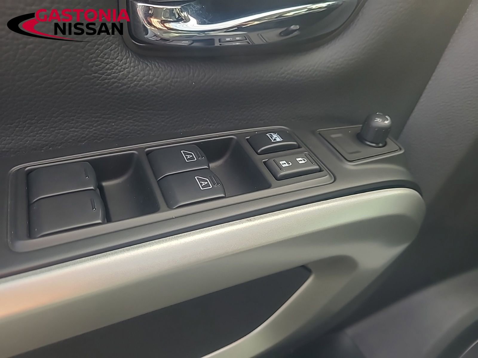 Used 2024 Nissan Titan SV w/ SV Convenience Package image 34