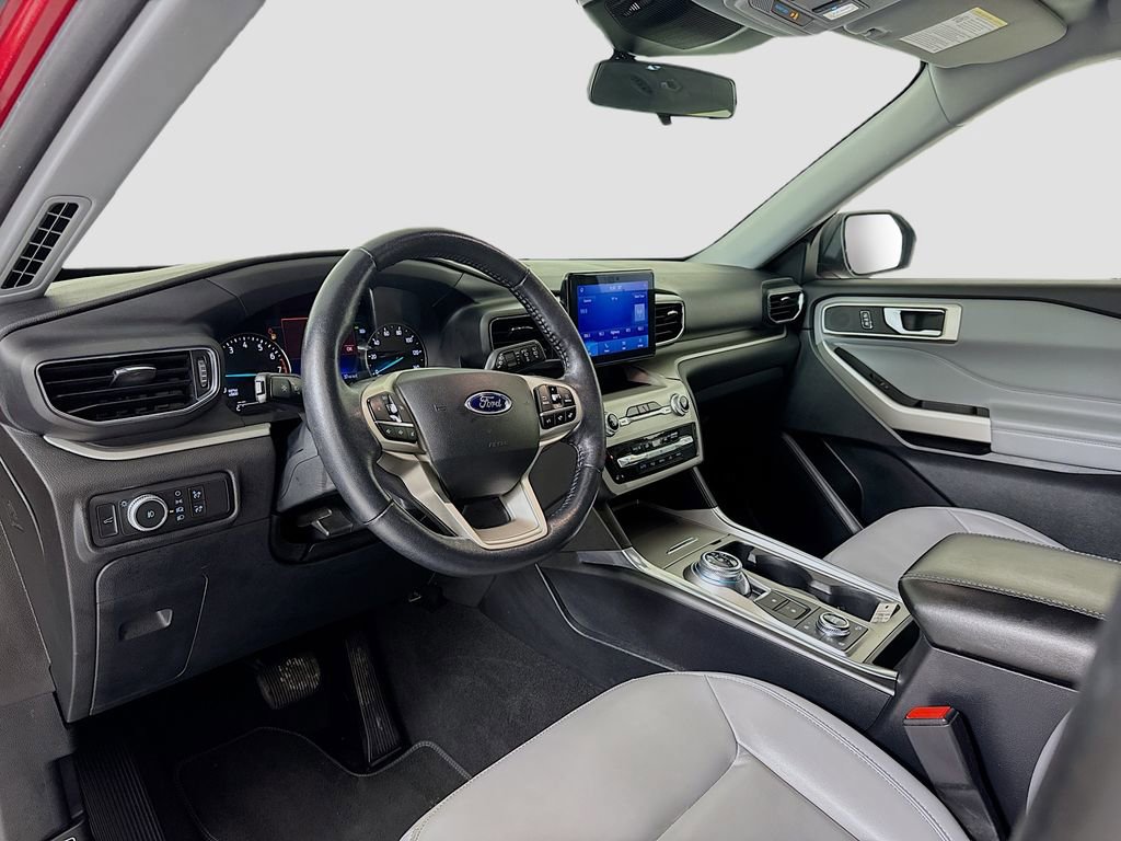 Used 2021 Ford Explorer XLT w/ Equipment Group 202A image 8