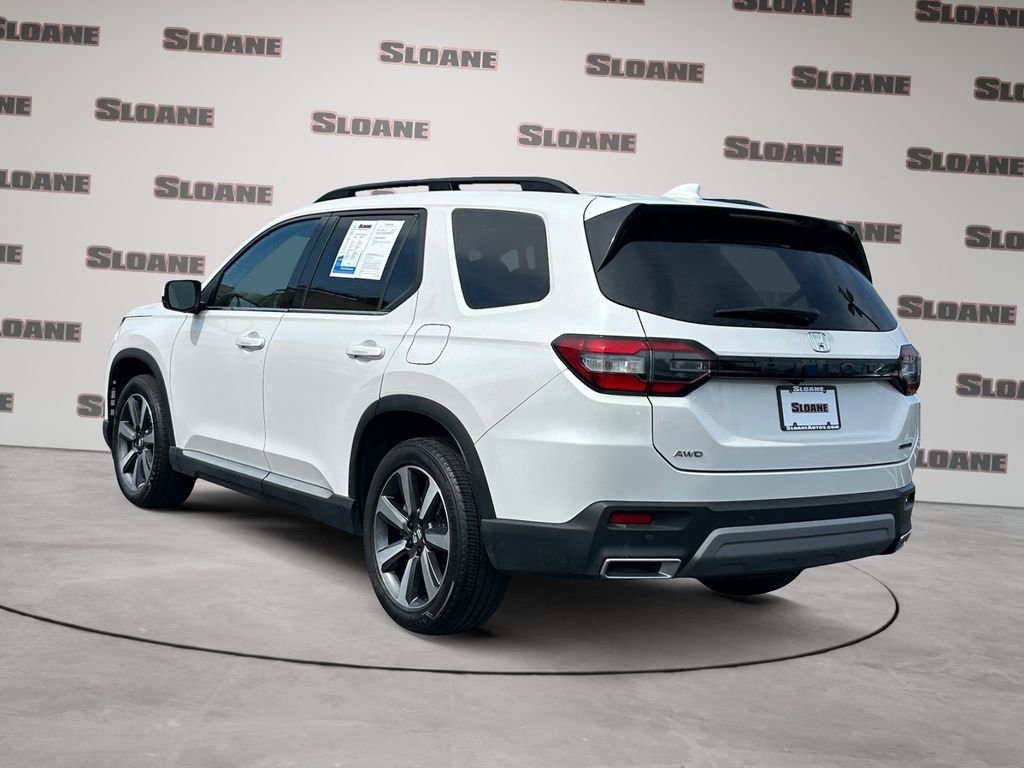 Used 2025 Honda Pilot Touring image 3