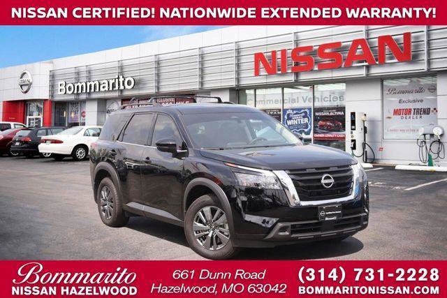 Used 2025 Nissan Pathfinder SV image 1