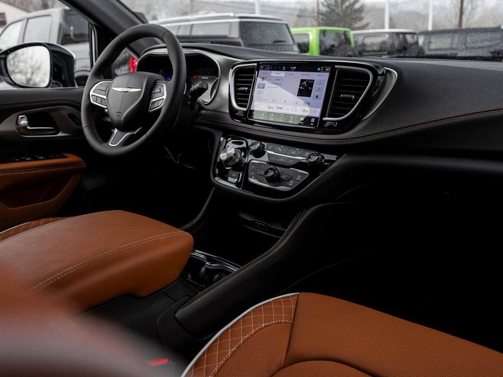 New 2026 Chrysler Pacifica Pinnacle AWD/4WD image 30