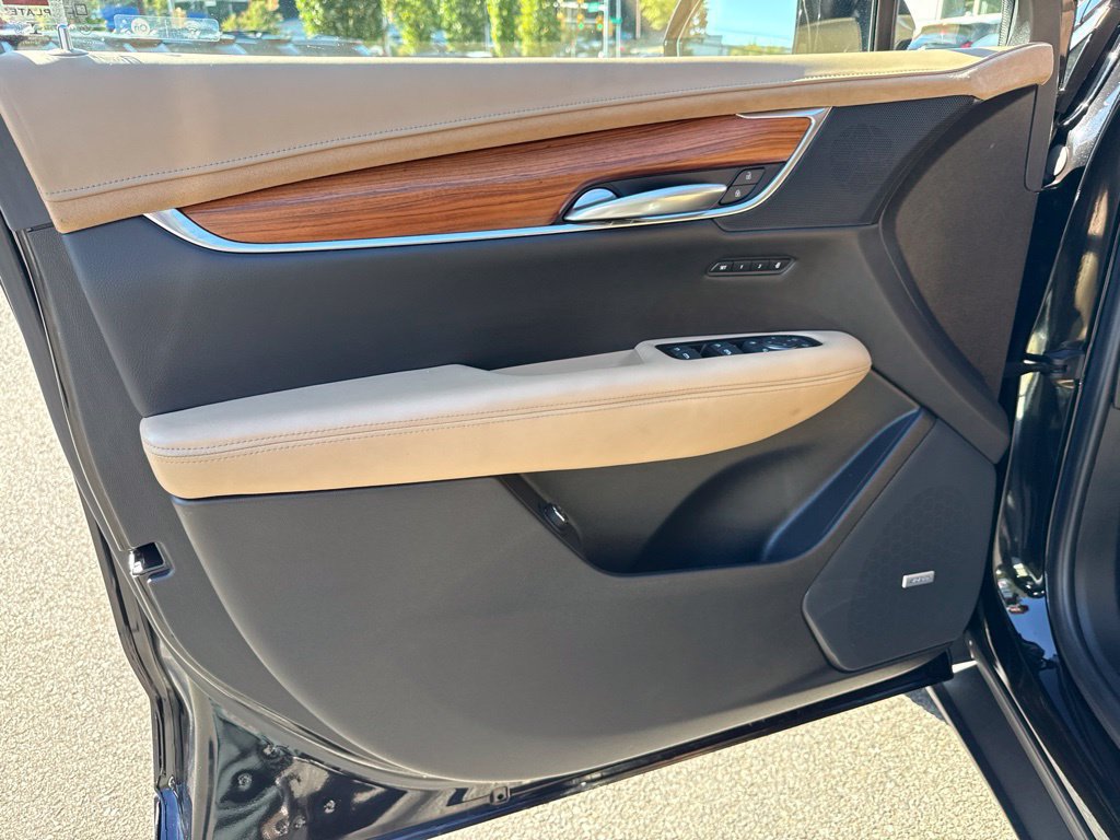Used 2019 Cadillac XT5 Platinum w/ Trailering Package AWD/4WD image 16