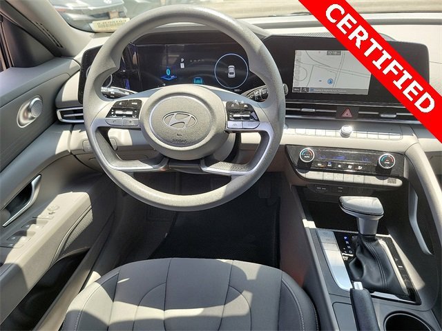Used 2024 Hyundai Elantra SEL image 3