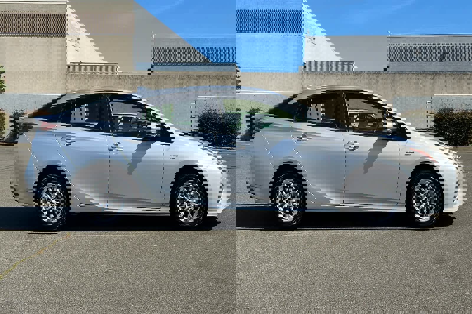 Used 2017 Toyota Prius Two w/ Prius Two Safety Plus Package image 6