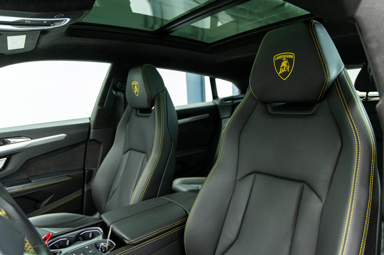 Used 2024 Lamborghini Urus S AWD/4WD image 35