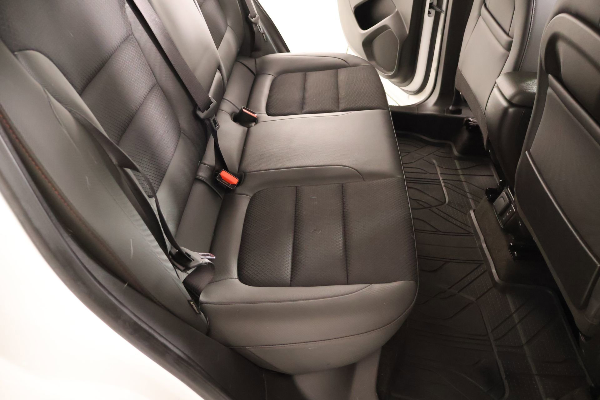 Used 2023 Chevrolet TrailBlazer RS w/ Sun and Liftgate Package FWD image 14