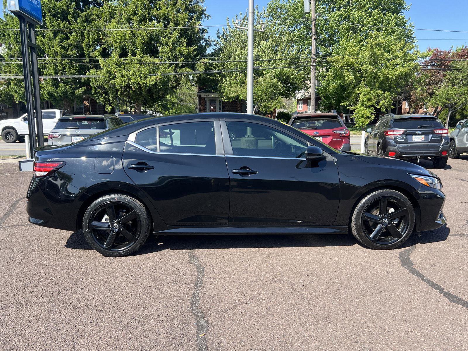 Used 2023 Nissan Sentra SR w/ Midnight Edition Package FWD image 8