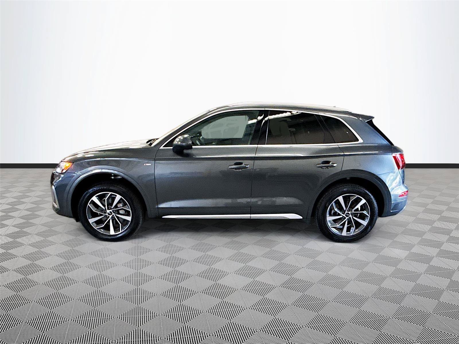Certified 2023 Audi Q5 2.0T Premium Plus w/ Premium Plus Package AWD/4WD image 4