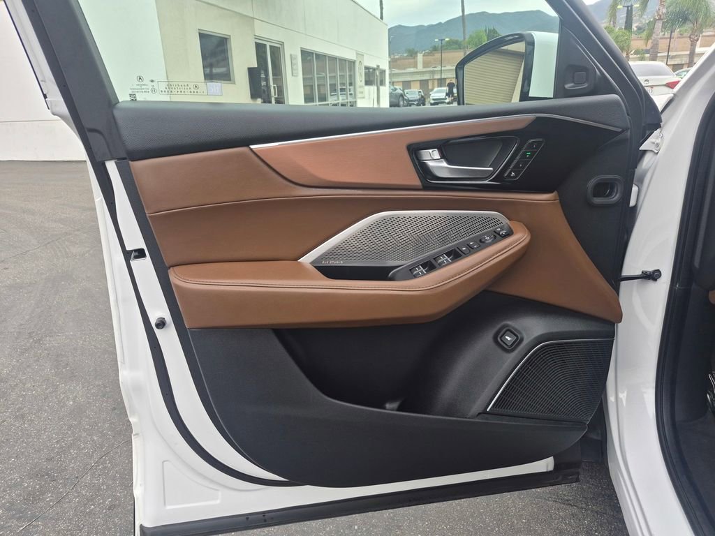 Used 2024 Acura MDX SH-AWD w/ Technology Package image 7