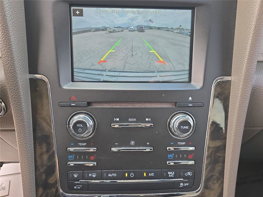 Used 2017 Lincoln Navigator Select image 19
