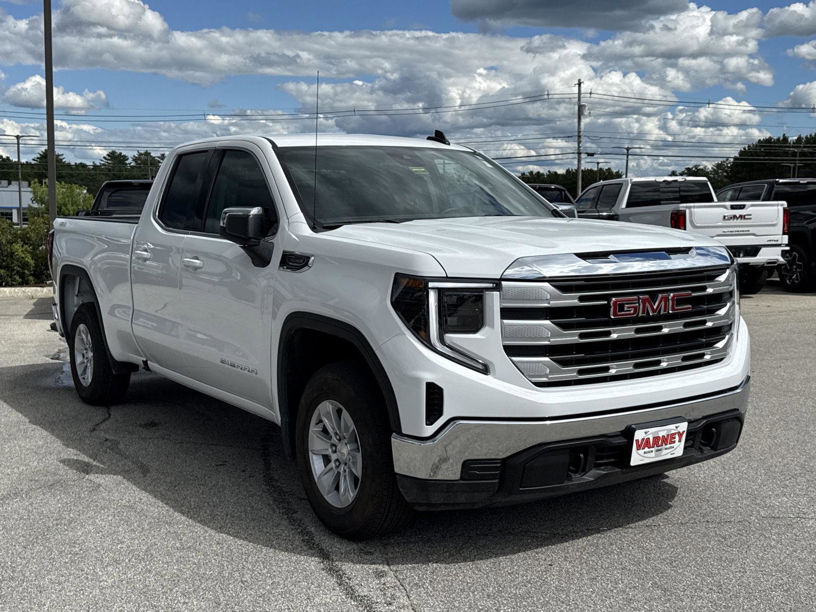New 2025 GMC Sierra 1500 SLE image 4