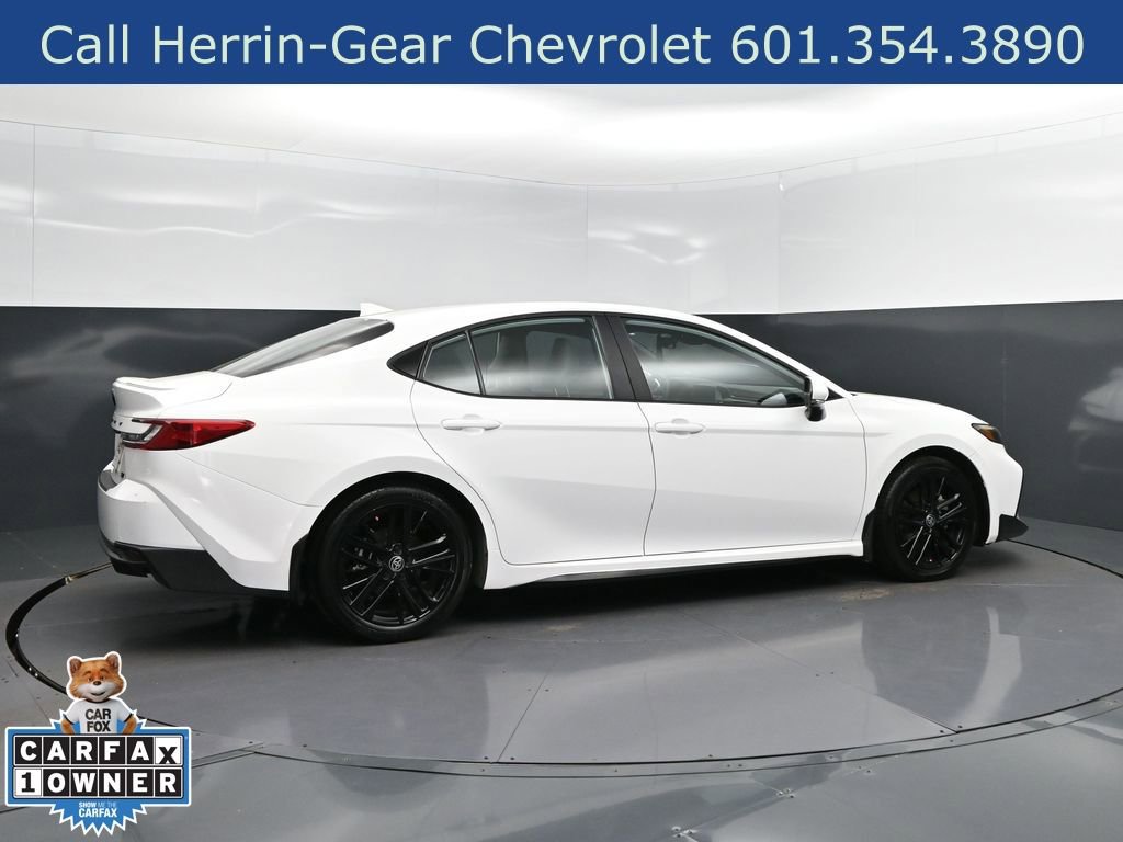 Used 2025 Toyota Camry SE w/ Convenience Package image 8