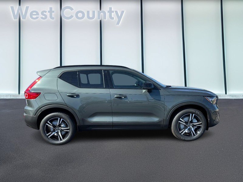 New 2026 Volvo XC40 B5 Core w/ Climate Package AWD/4WD image 2