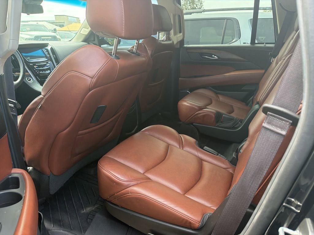 Used 2017 Cadillac Escalade Premium Luxury image 8