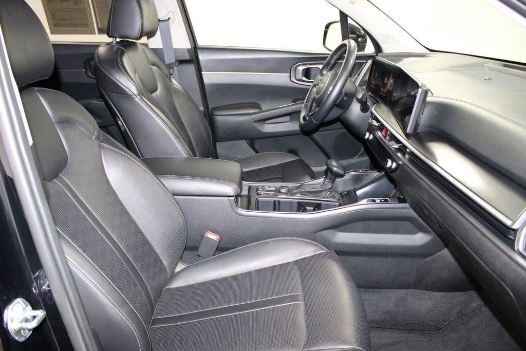 Used 2024 Kia Sorento S image 26