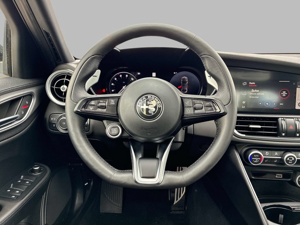 Used 2024 Alfa Romeo Giulia Veloce AWD/4WD image 17