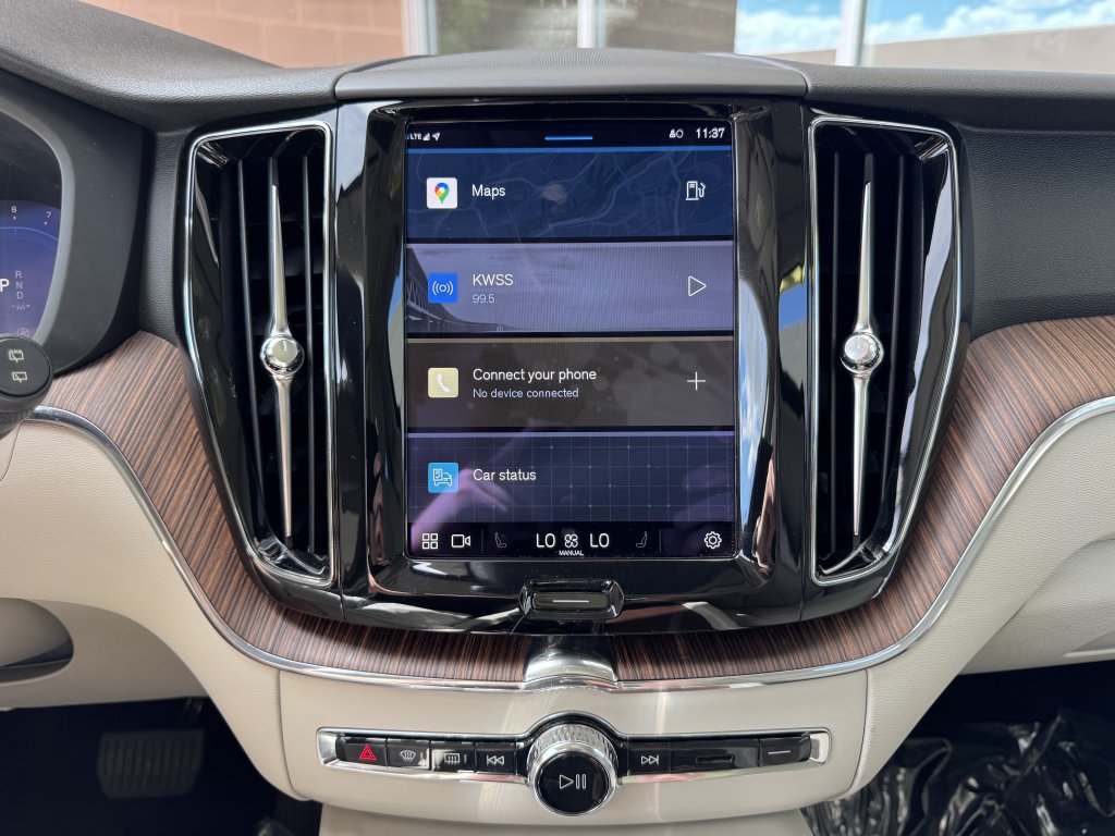 Used 2022 Volvo XC60 B5 Momentum FWD image 17