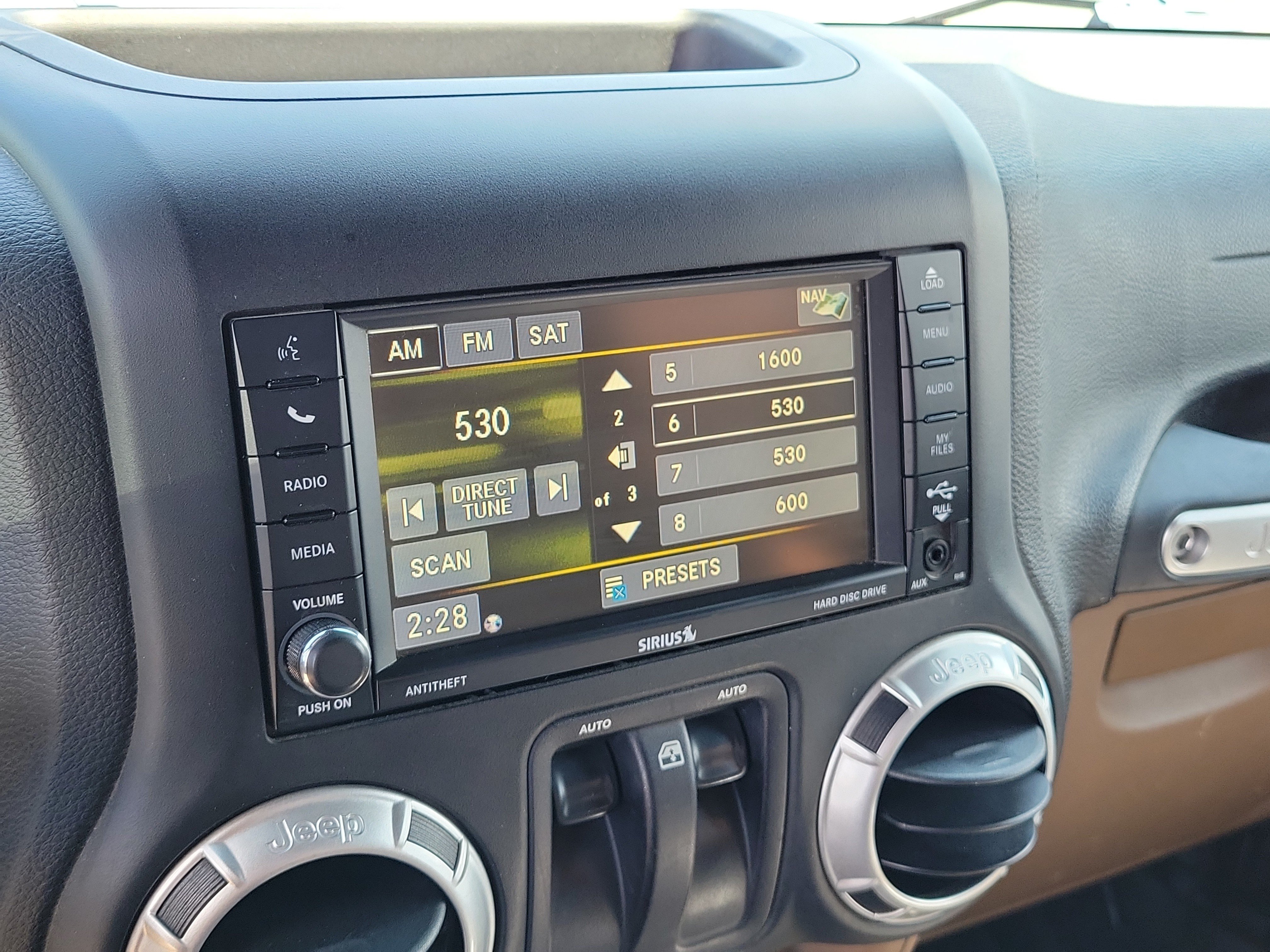 Used 2015 Jeep Wrangler Rubicon w/ Power Convenience Group AWD/4WD image 22