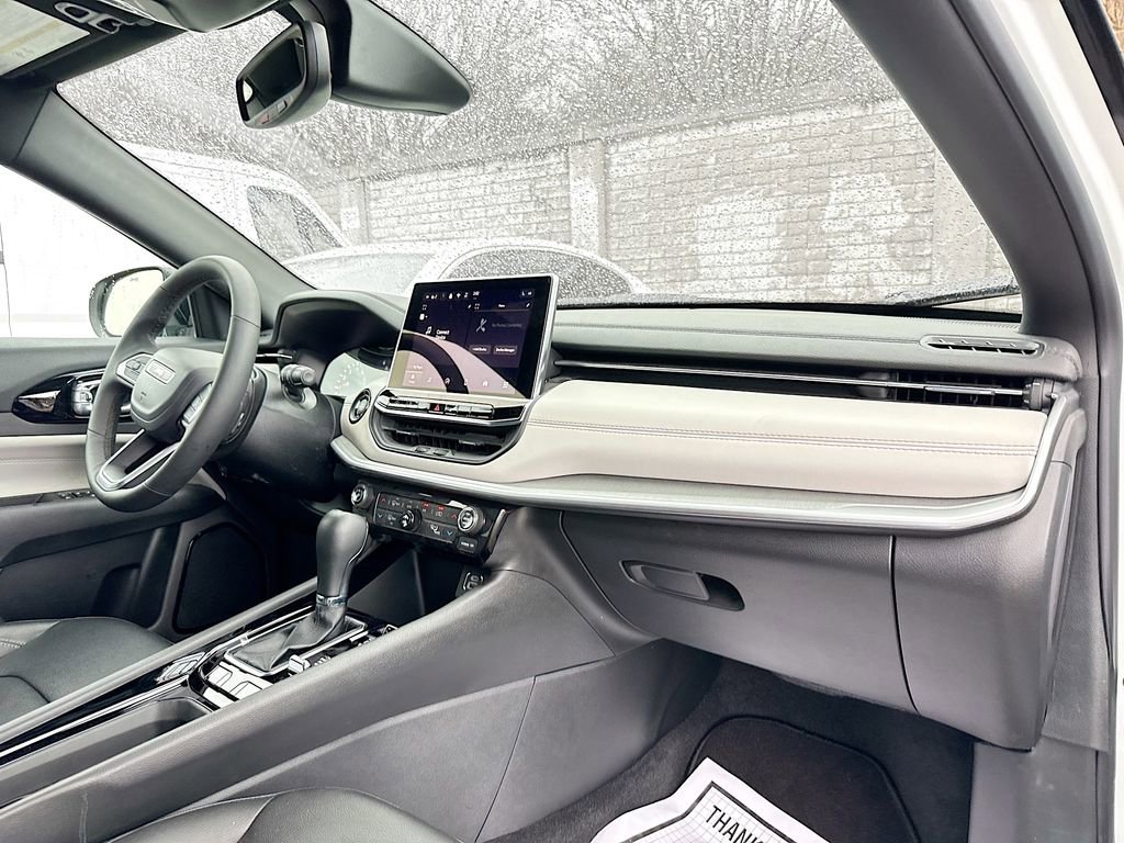 Used 2025 Jeep Compass Limited image 33